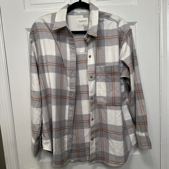 Abercrombie & Fitch Tops - Abercrombie & Fitch Oversized Lightweight‎ Plaid Shacket Size Medium